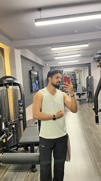 Inside the training floors of Elite Fitness Club, scene 4